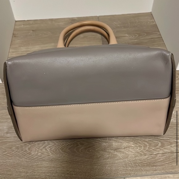 Chloé Baylee Tote Bag
In Grey & Cream - Picture 9 of 10